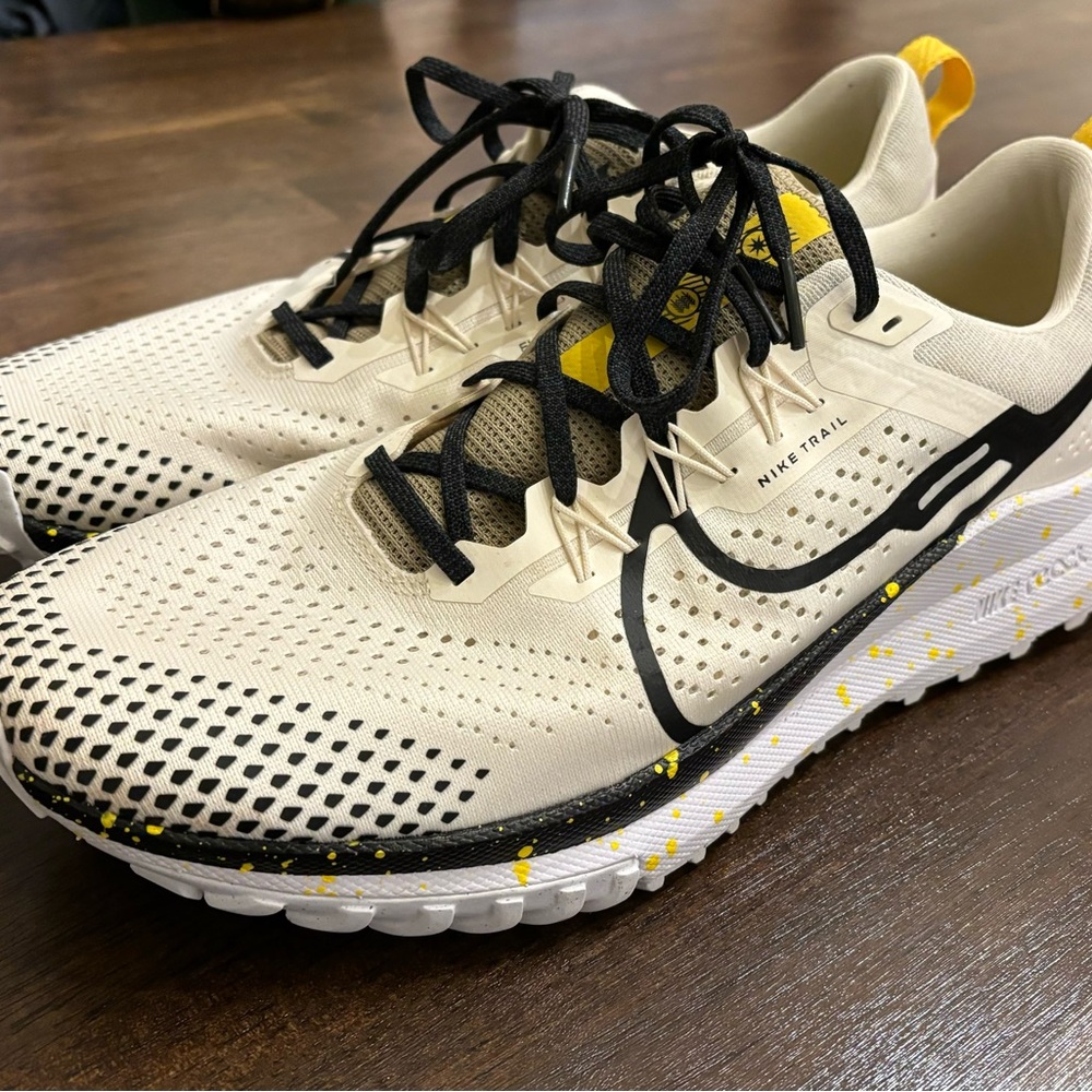 Nike Trail Men's Cream and Black Running Shoes